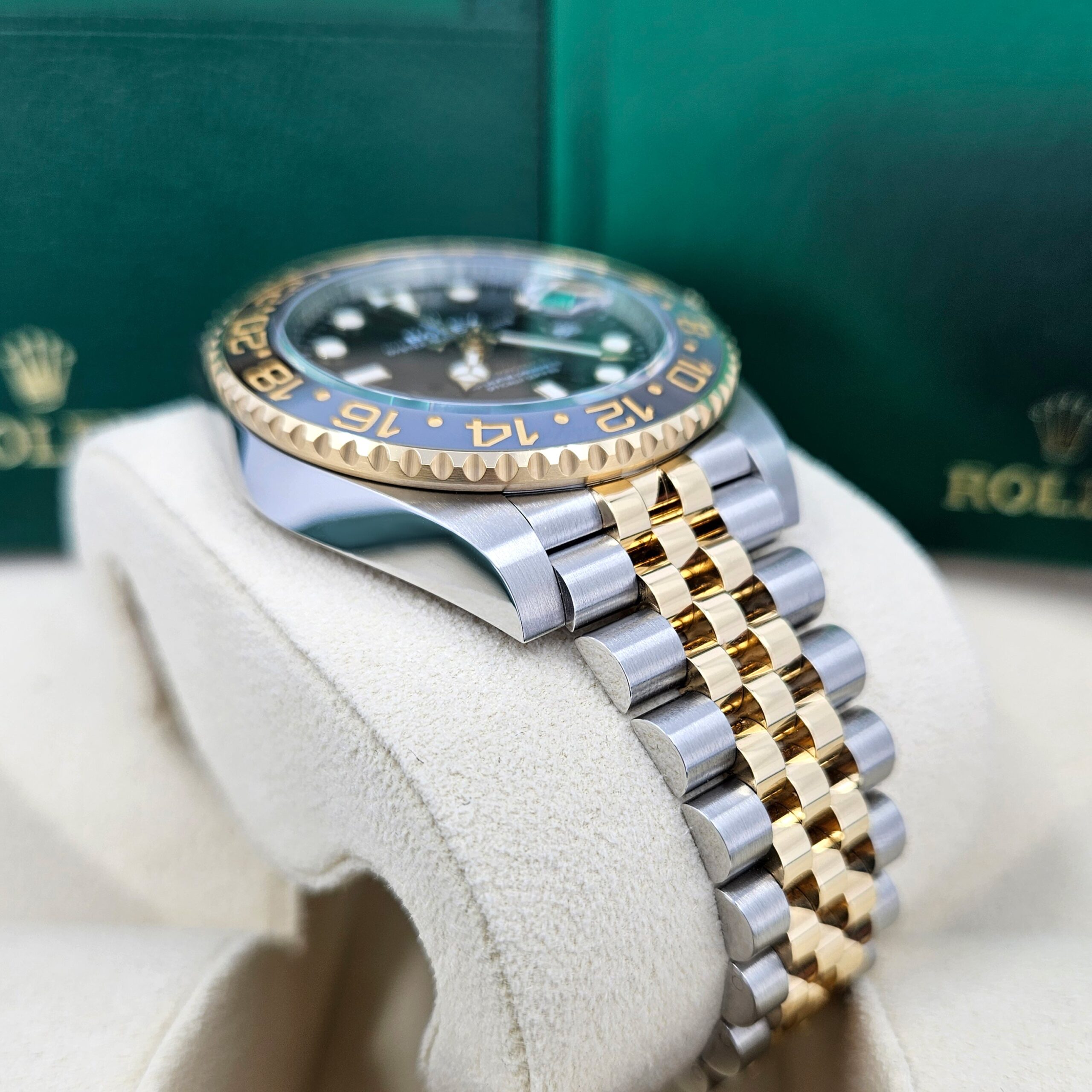Rolex GMT-Master II, 40mm, Oystersteel and 18k Yellow Gold, Ref# 126713GRNR-0001 1:1 - Image 3