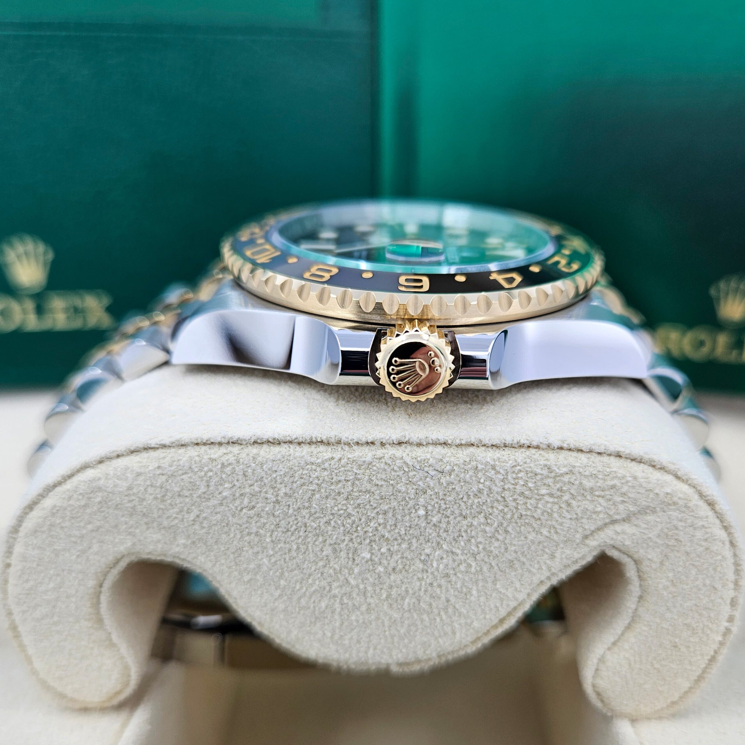 Rolex GMT-Master II, 40mm, Oystersteel and 18k Yellow Gold, Ref# 126713GRNR-0001 1:1 - Image 5