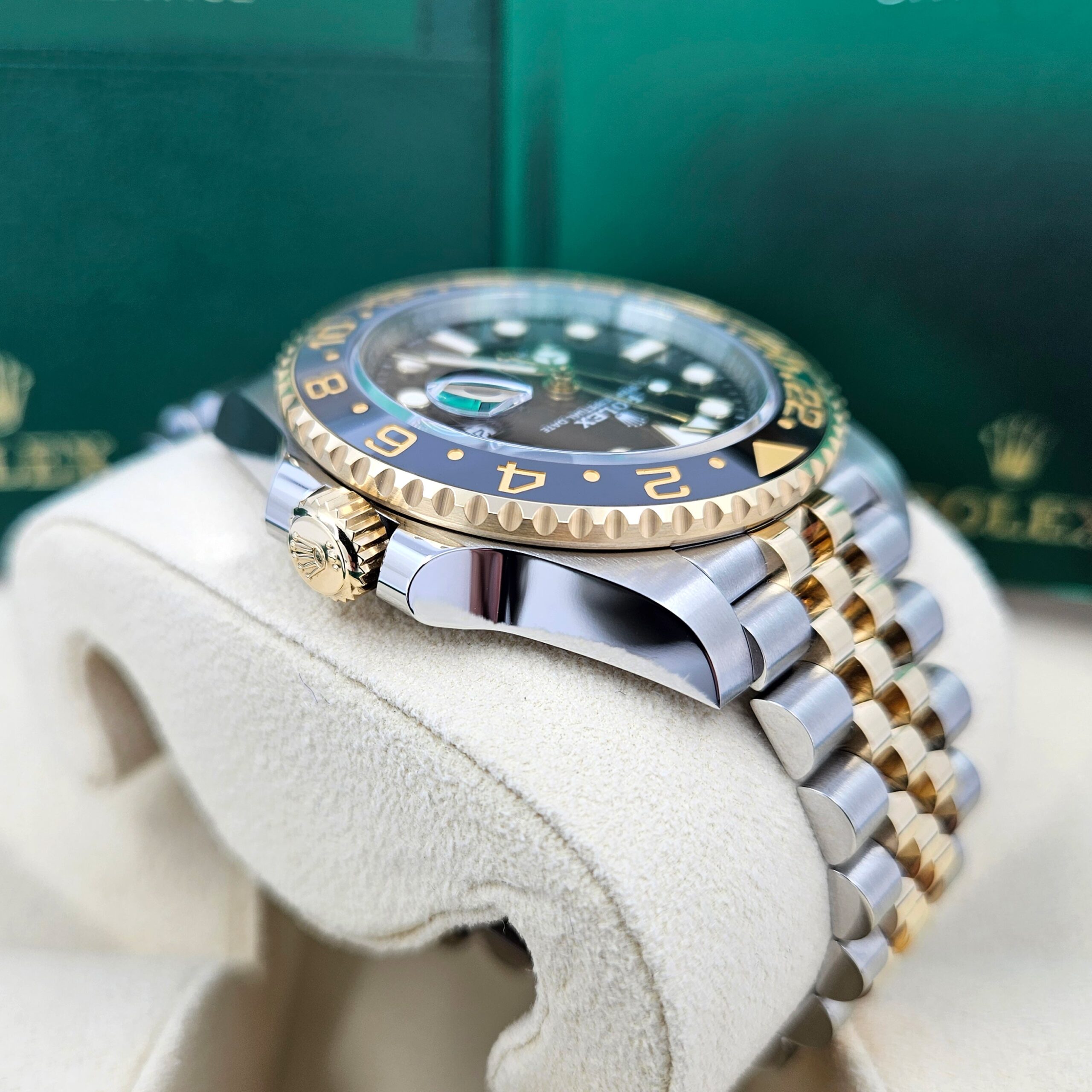 Rolex GMT-Master II, 40mm, Oystersteel and 18k Yellow Gold, Ref# 126713GRNR-0001 1:1 - Image 6