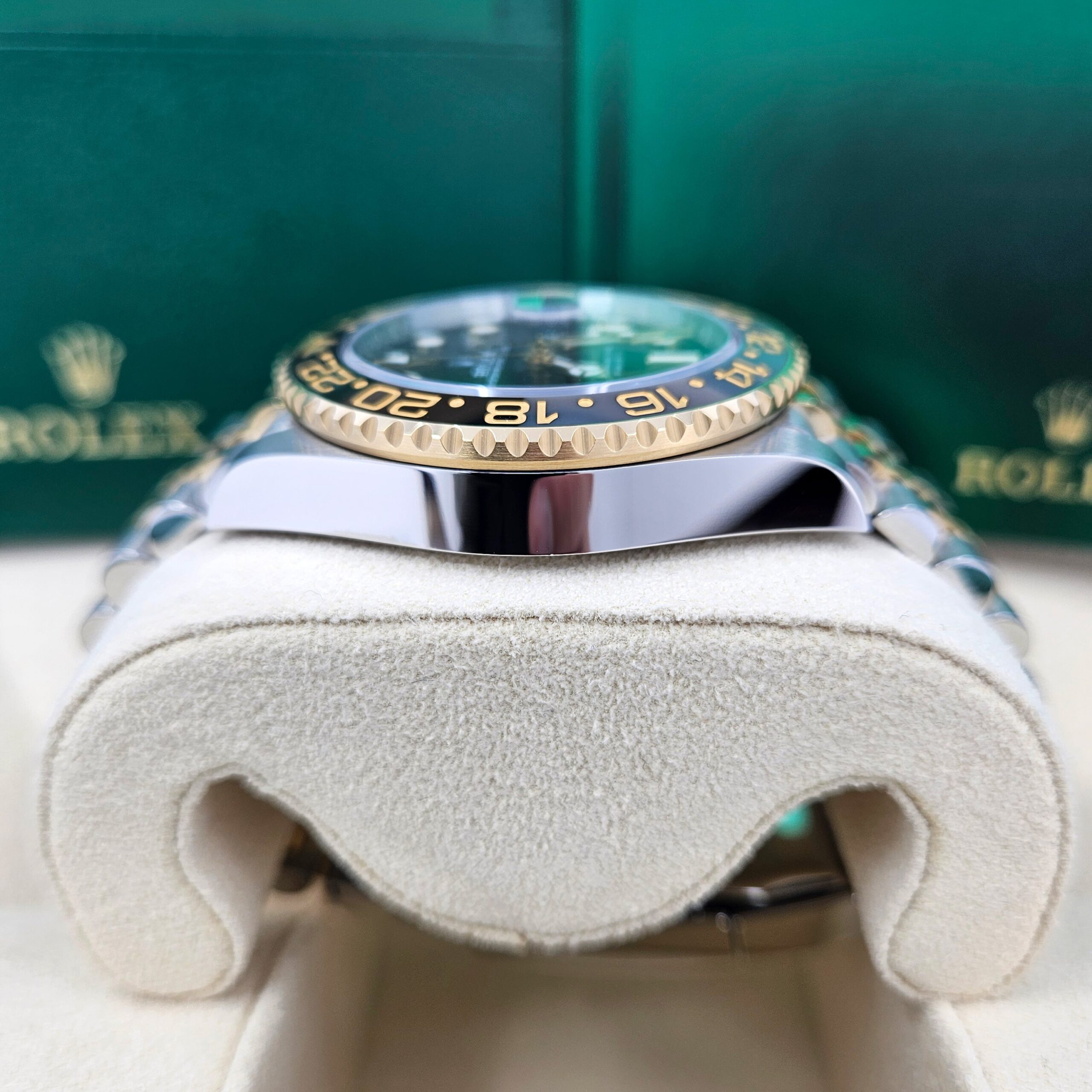 Rolex GMT-Master II, 40mm, Oystersteel and 18k Yellow Gold, Ref# 126713GRNR-0001 1:1 - Image 8