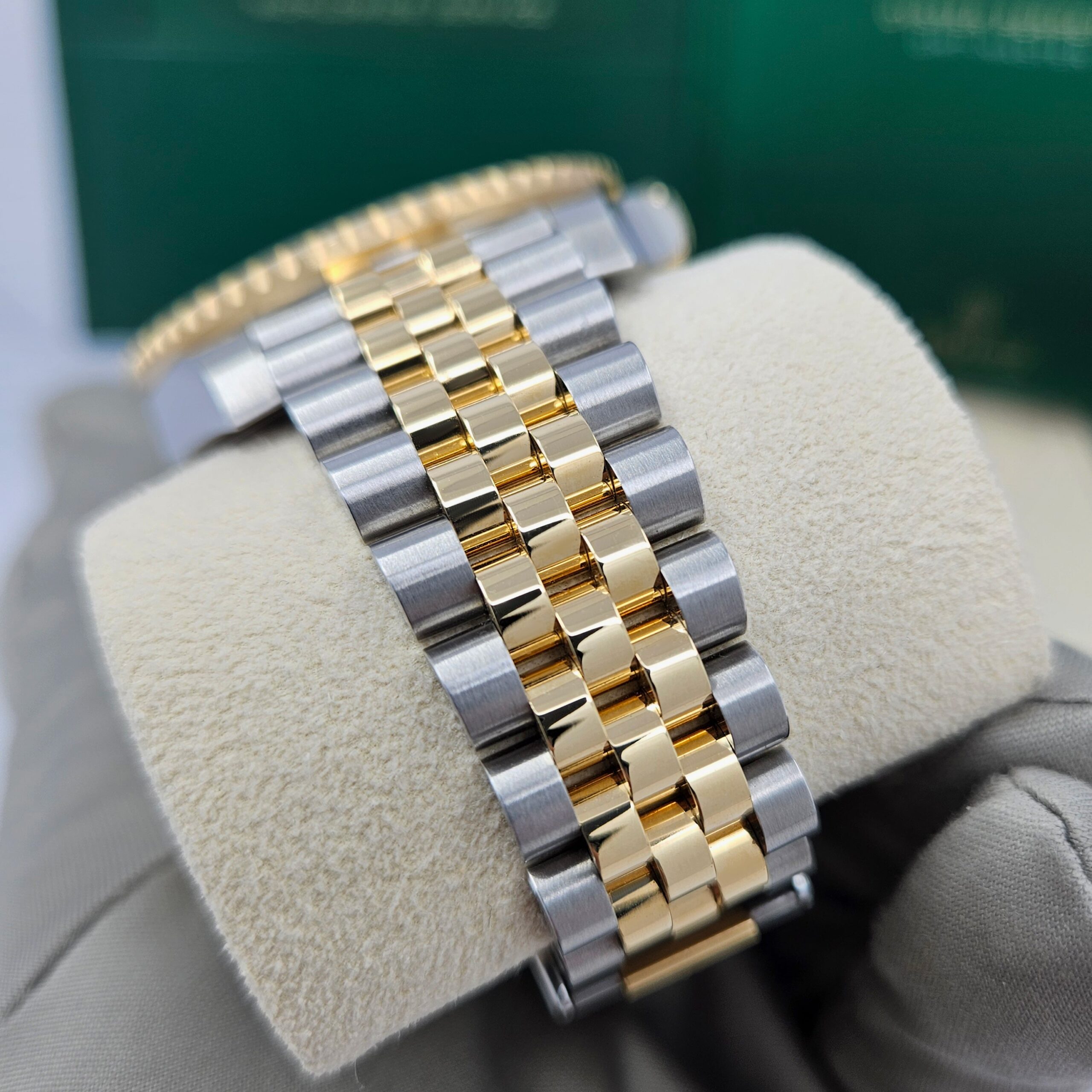 Rolex GMT-Master II, 40mm, Oystersteel and 18k Yellow Gold, Ref# 126713GRNR-0001 1:1 - Image 11