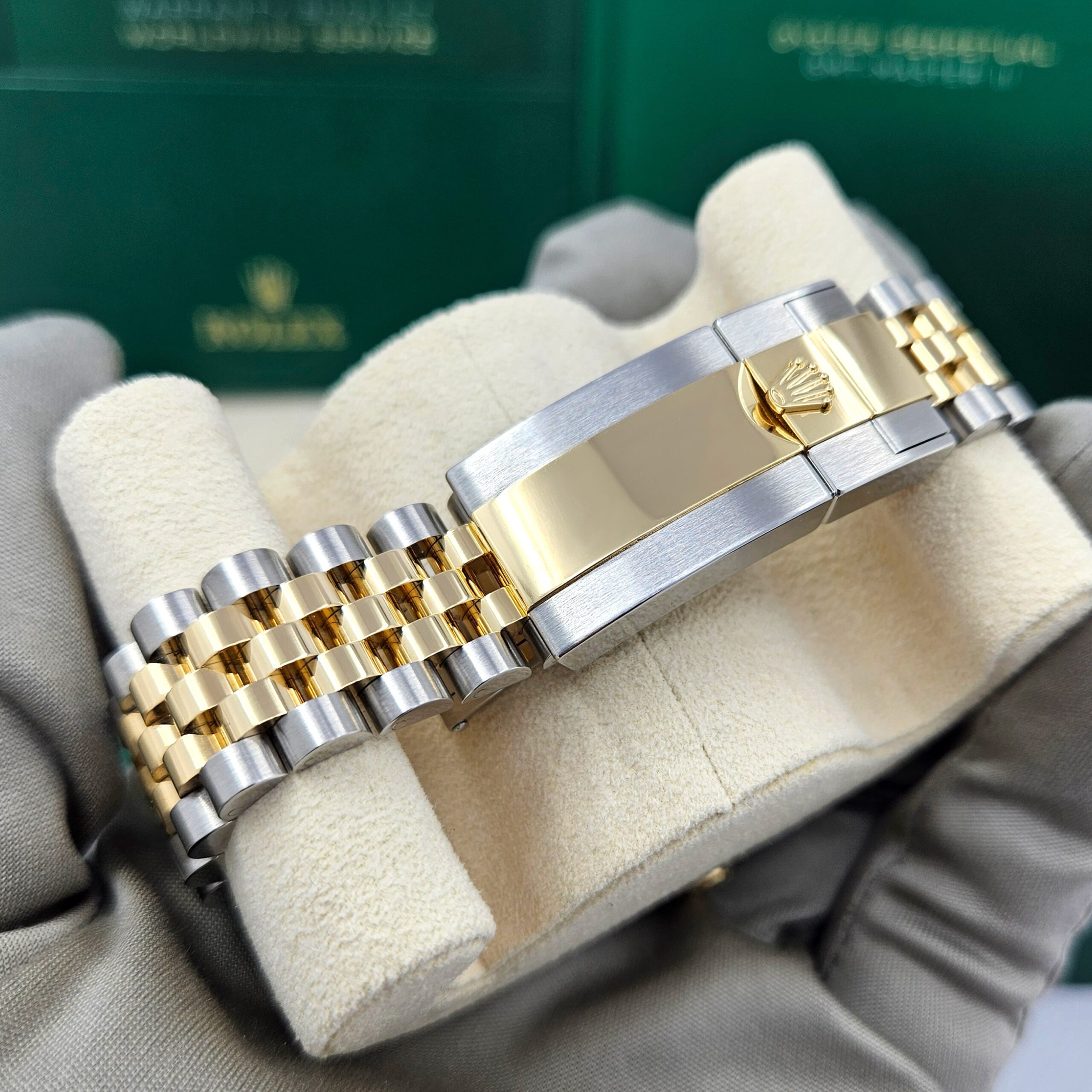 Rolex GMT-Master II, 40mm, Oystersteel and 18k Yellow Gold, Ref# 126713GRNR-0001 1:1 - Image 13