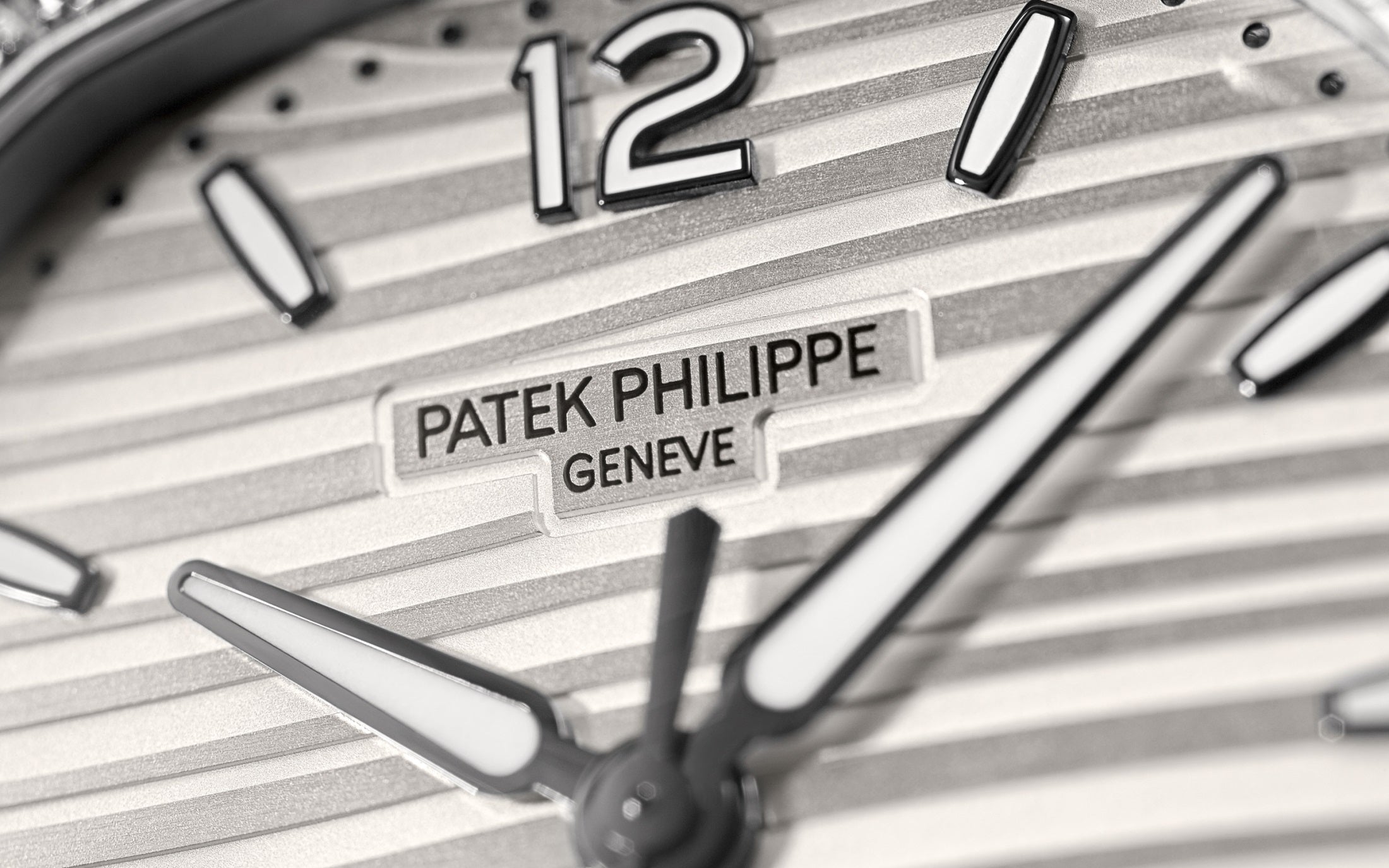 Patek Philippe Nautilus Ladies Automatic Watch, Stainless Steel and Diamonds, 35,2mm, Ref# 7118/1200A-010 1:1 - Image 4